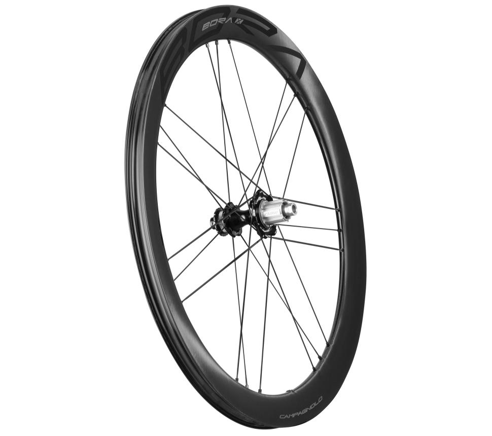 Estúdio da roda traseira Campagnolo Bora X 2025