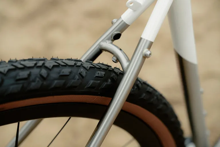 Standert Erdgeschoss: A Bicicleta Gravel de Aço Inoxidável