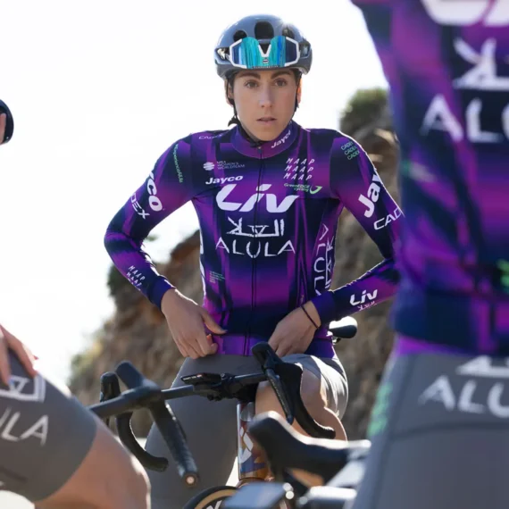 Jayco-AlUla e Liv-AlUla-Jayco Enfrentam Atrasos no Registro UCI para 2026